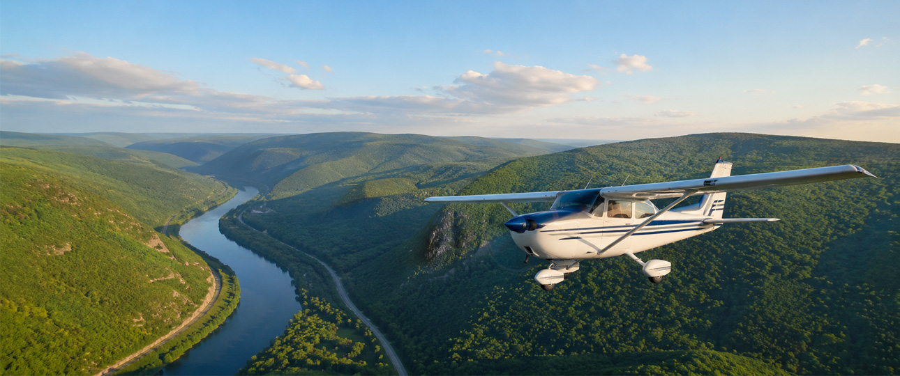 Find plane rides near me in the Pocono Mountains. Enjoy scenic airplane views, travel tips, flight expectations, and local air tour options.